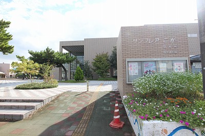 【古賀市中央のマンションの図書館】