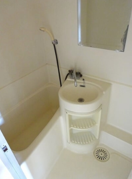 バス・シャワールーム　落ち着いた空間のお風呂です