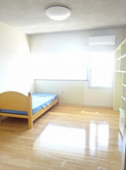 その他部屋・スペース　広くて明るい寝室