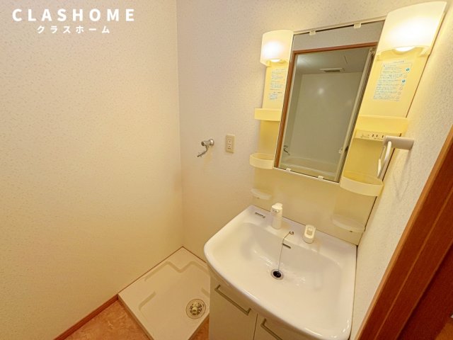 洗面設備　同物件の別部屋になります。