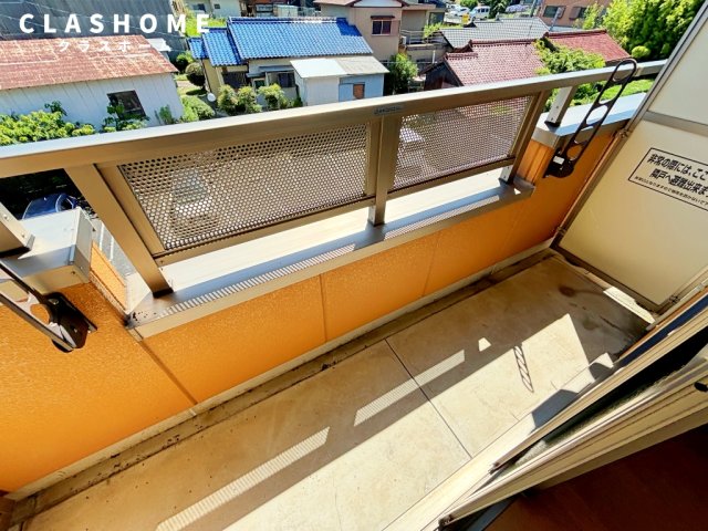 バルコニー　同物件の別部屋になります。