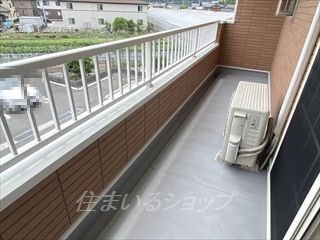 【広島市安佐北区亀山のアパートのバルコニー】