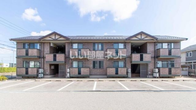 金沢市小坂町のアパートの建物外観