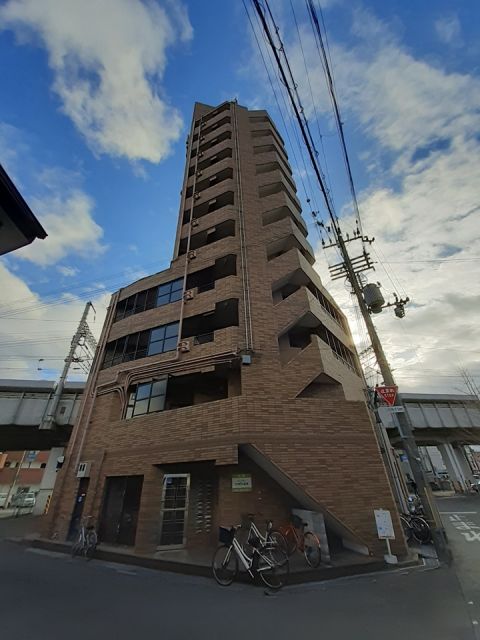 【サンエキューズIIの建物外観】