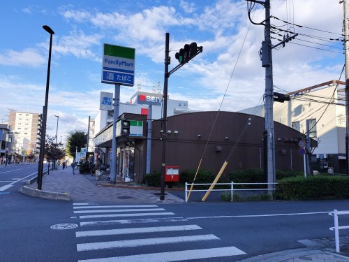 【所沢市小手指町のマンションのコンビニ】