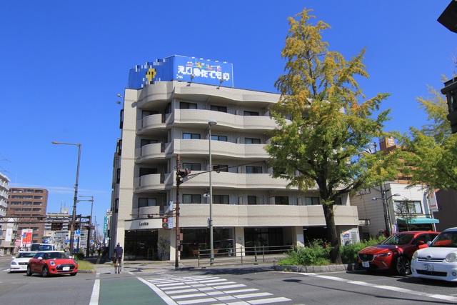 【松山市本町のマンションの建物外観】