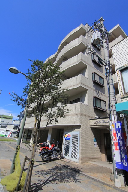 【松山市本町のマンションの建物外観】