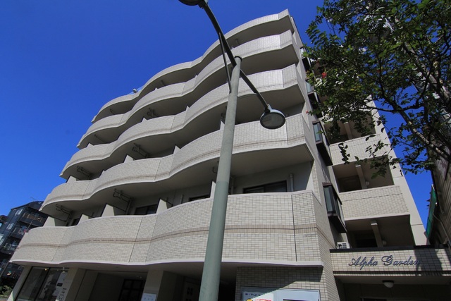 【松山市本町のマンションの建物外観】