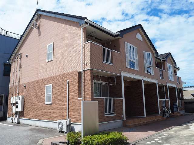 富山市水橋町のアパートの建物外観