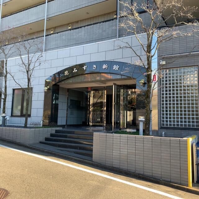 【多摩市馬引沢のマンションのエントランス】