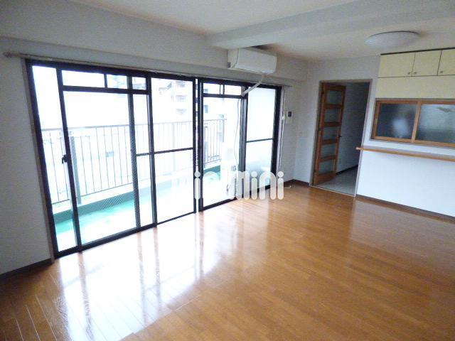 居室・リビング　広々１４帖のリビングです。