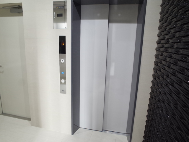 ロビー　エレベーター