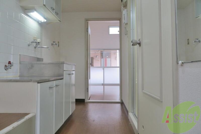 玄関　玄関を開けた先には明るい空間が待っています。