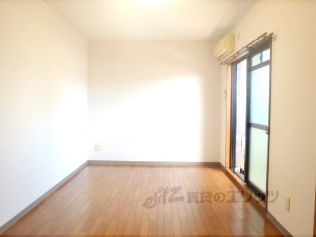 居室・リビング　室内