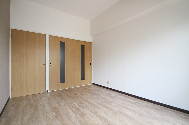 居室・リビング　同物件別室です。