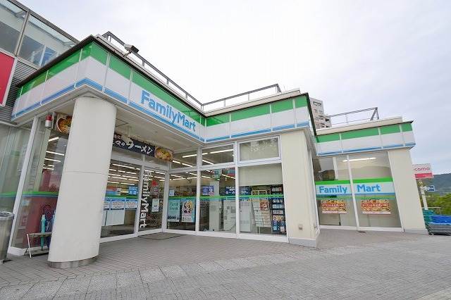 コンビニ　ファミリーマートAシティー店（コンビニ）まで284m
