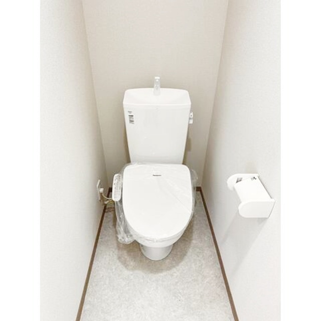 トイレ　温水洗浄便座付き♪