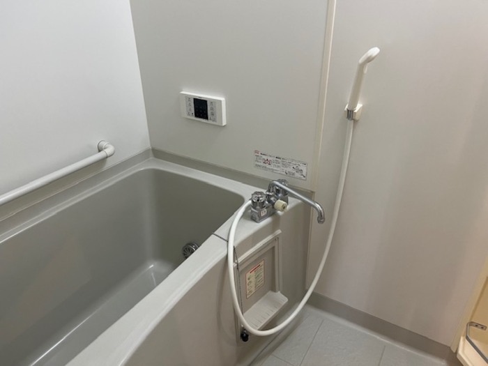 バス・シャワールーム　コンパクトで使いやすいお風呂です