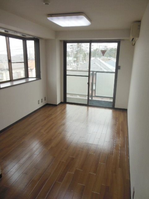 居室・リビング　★日当たり良好な居室★