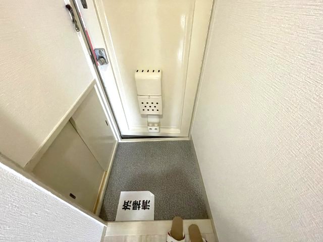玄関　イメージとして同建物他部屋を表示しています