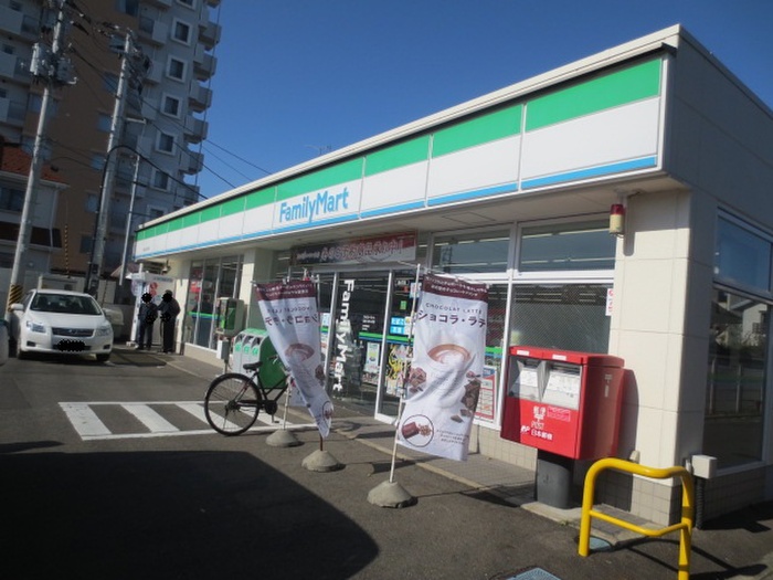 コンビニ　ファミリーマート仙台三百人町店（コンビニ）まで347m