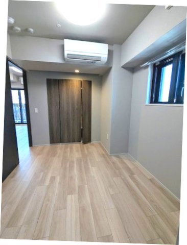 その他共有部分　5.9帖洋室、エアコン・照明・クローゼット、角部屋窓付き