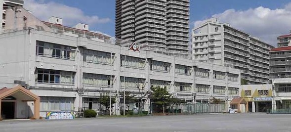 小学校　川崎市立東小倉小学校（小学校）まで1255m