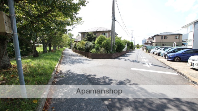 コンビニ　ローソン（コンビニ）まで1010m