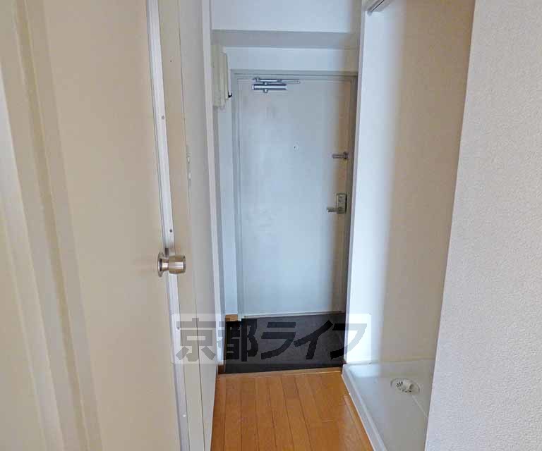 玄関　広々とした玄関です。