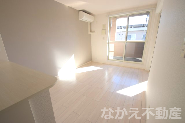 居室・リビング　こちらの居間で趣味の時間をお楽しみください