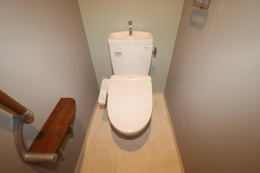 トイレ　トイレ：別号室の写真