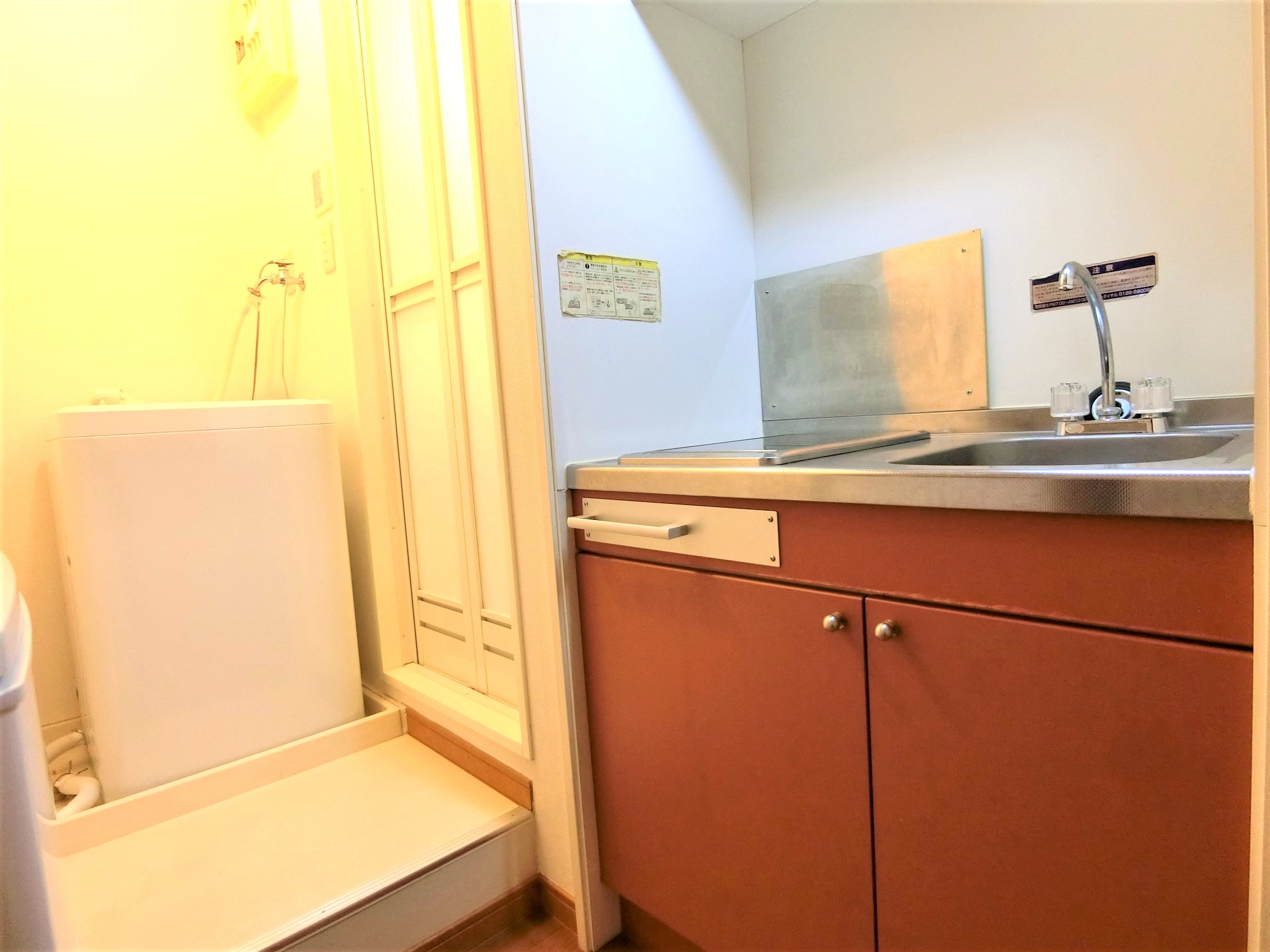 キッチン　キッチンに2口コンロと２ドア冷蔵庫・電子レンジを完備です★