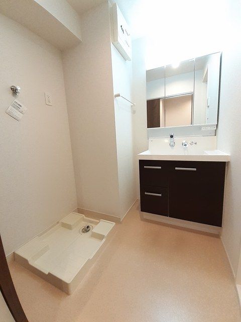 洗面設備　★シャワー付き独立洗面台★