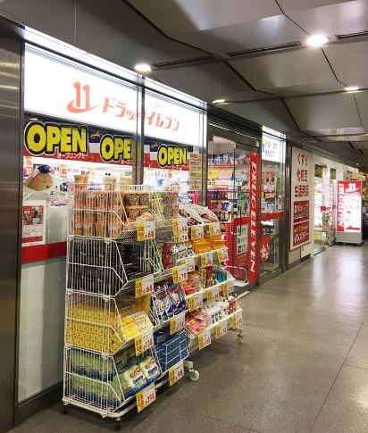 ドラックストア　ドラッグイレブンT－CAT店（ドラッグストア）まで864m