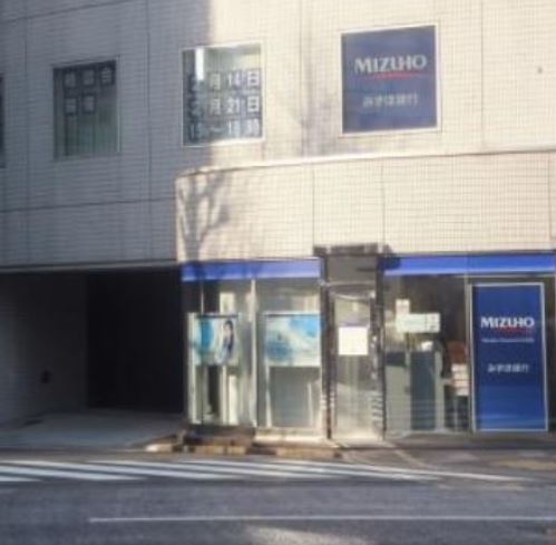 銀行　みずほ銀行新川支店（銀行）まで867m