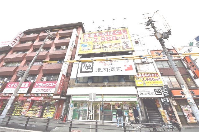 コンビニ　ファミリーマート　京橋駅西（コンビニ）まで141m