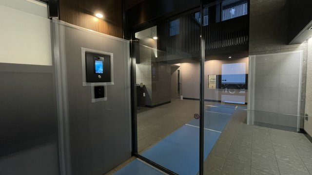 セキュリティ　オートロック機能付きのエントランス
