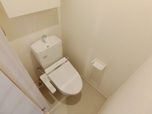 トイレ　別号室の参考写真です。