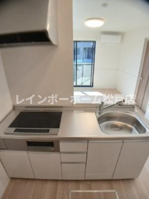 キッチン　※同仕様施工参考写真