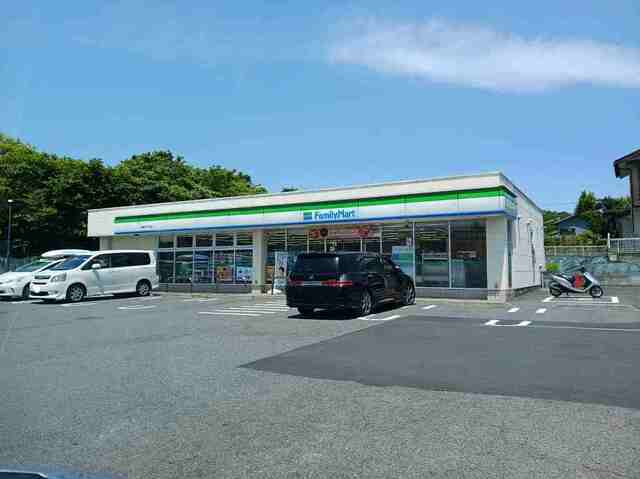 コンビニ　ファミリーマート（コンビニ）まで350m