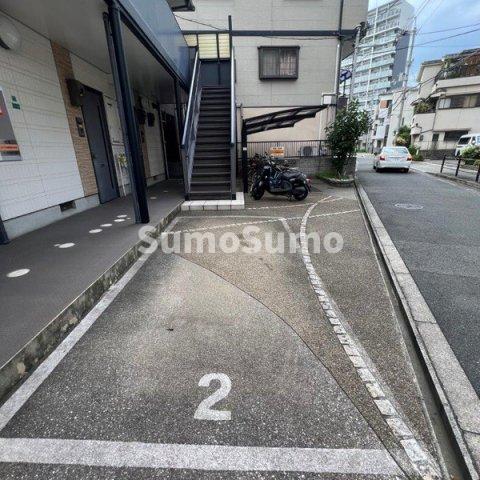 駐車場　駐車場に車を止められます