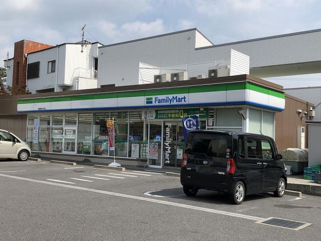 コンビニ　ファミリーマート（コンビニ）まで540m