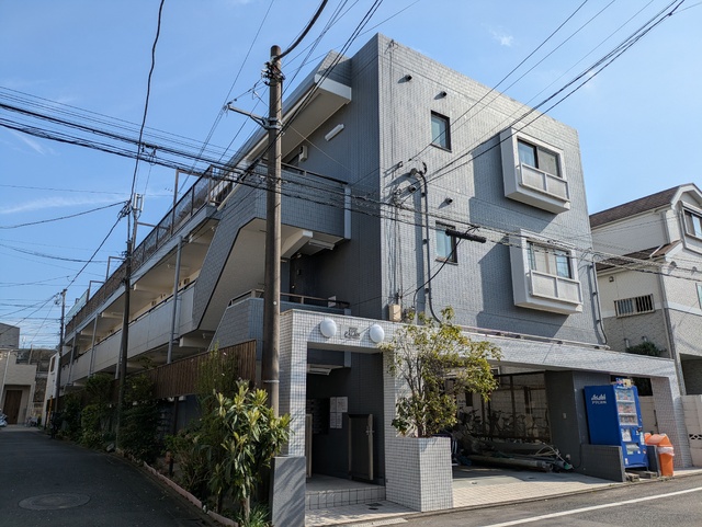 建物外観　★住宅地に立地する暮らしやすい住環境です★