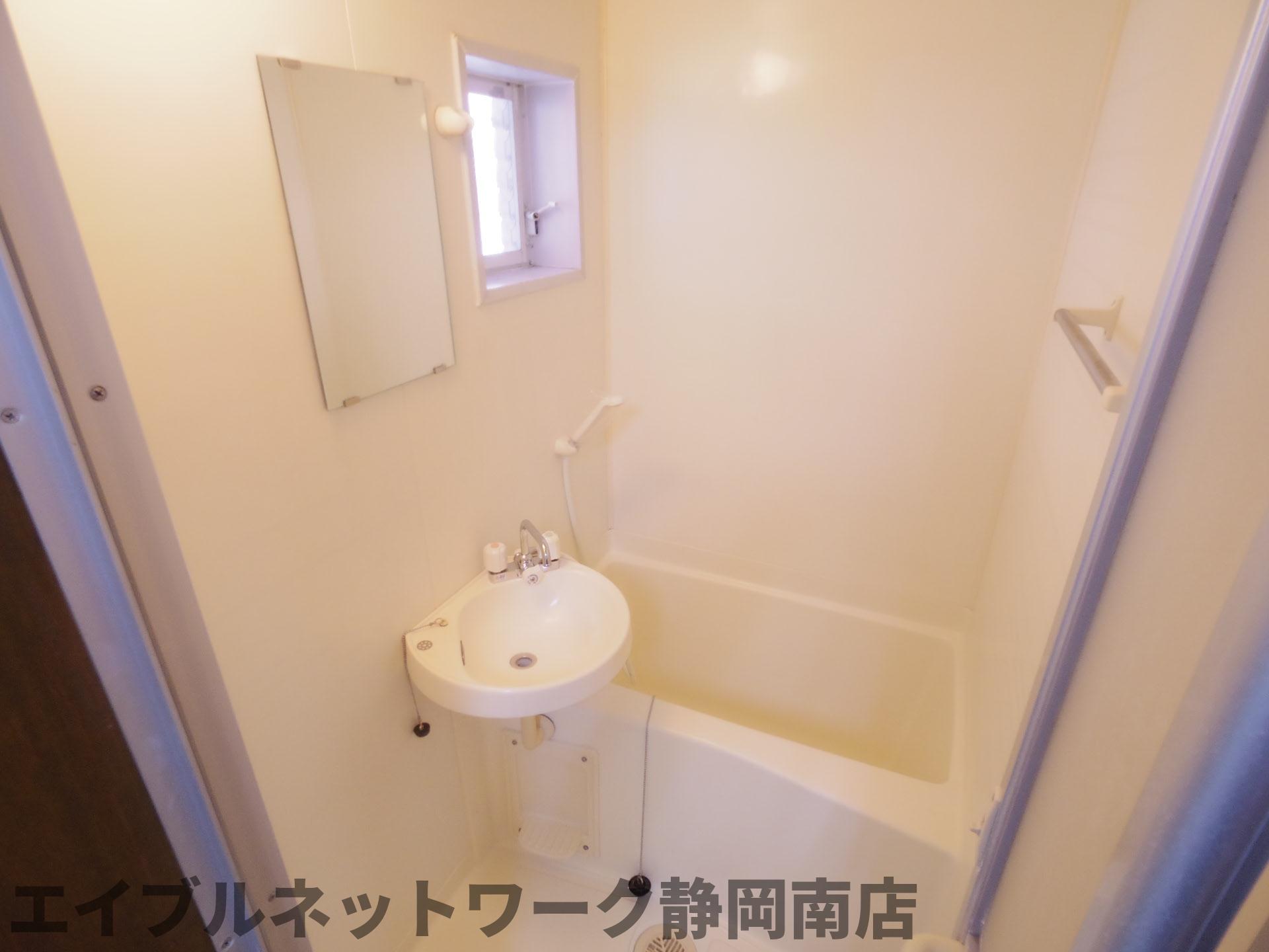 バス・シャワールーム　お風呂です