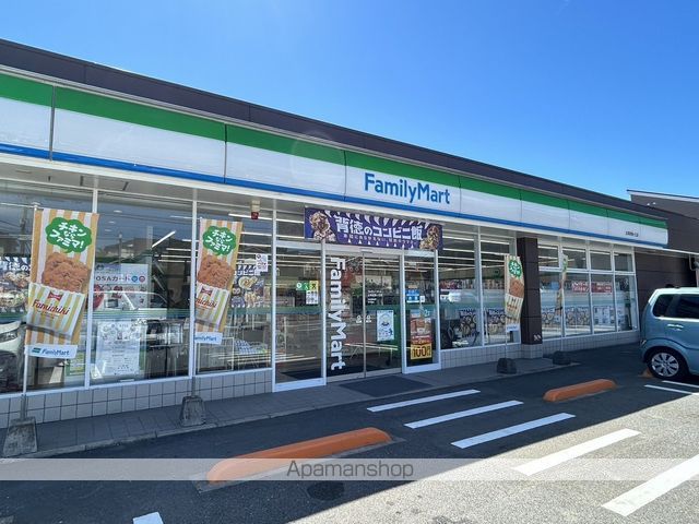 コンビニ　ファミリーマート太宰府梅ヶ丘店（コンビニ）まで438m