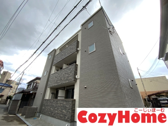 建物外観　窓の多いお洒落ま外観です。
