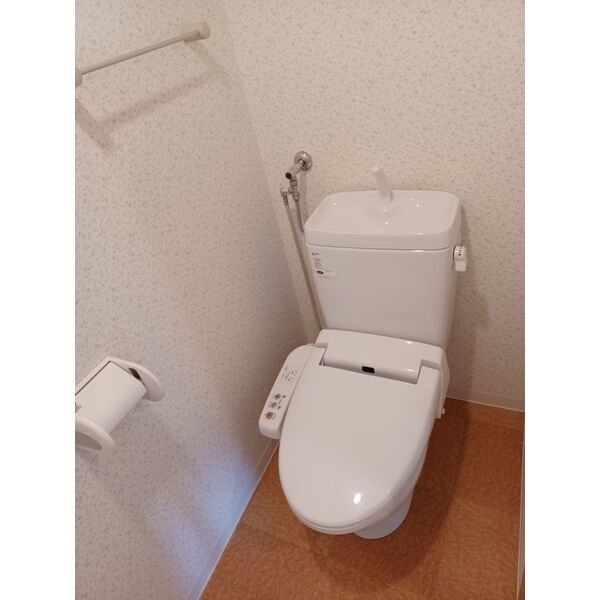 トイレ　嬉しいウォシュレット付きのトイレ！便座温かいですよ♪