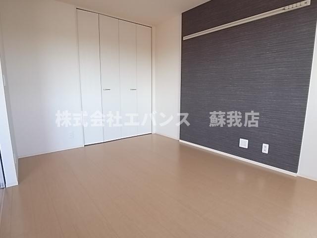 その他部屋・スペース　広くて明るい寝室