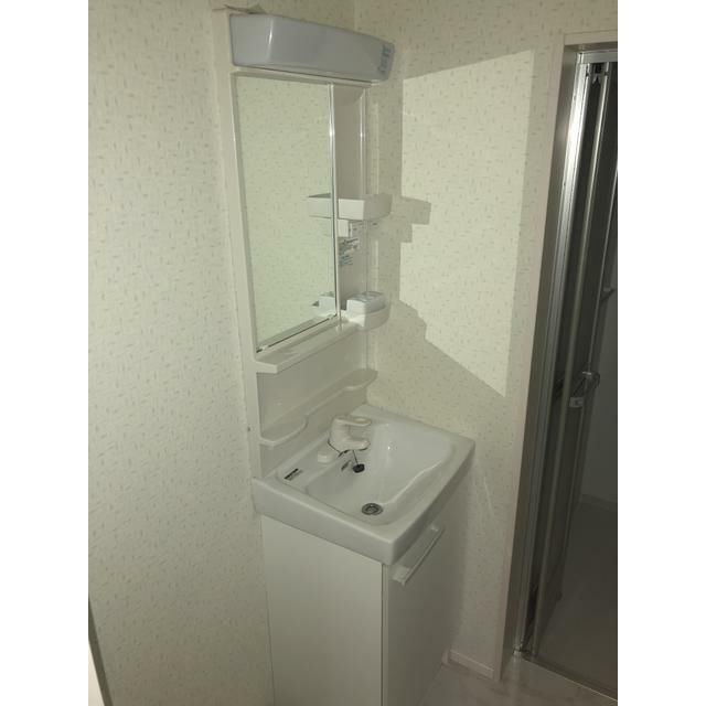 洗面設備　嬉しい独立洗面台付き。