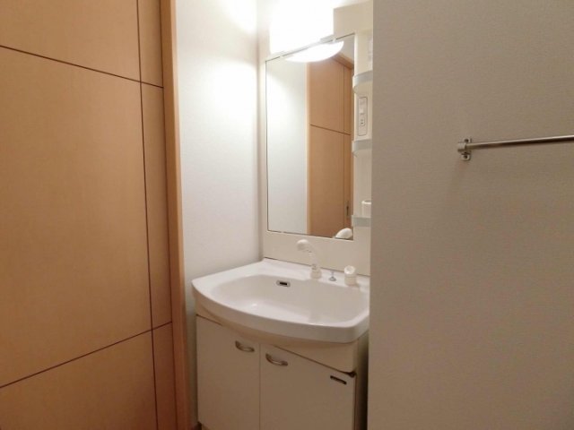 洗面設備　コンパクトで使いやすい洗面所